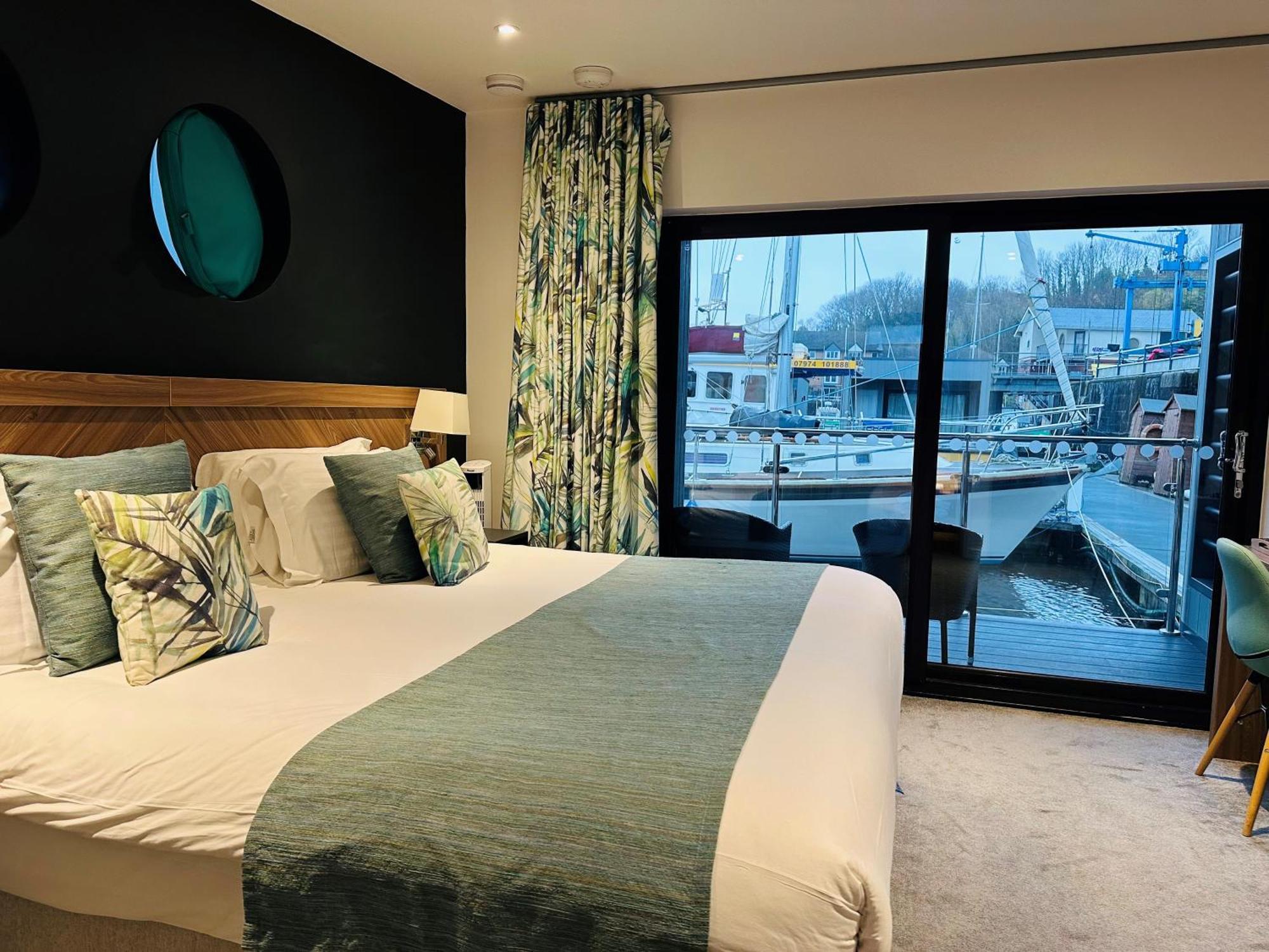 Rooms At Penarth Marina Cardiff Exterior photo